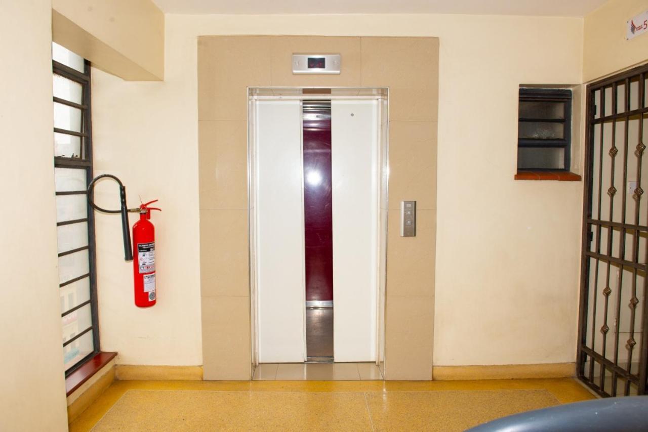 Mercy-Phillips Apartments Located At Eagle Tower Building Nairobi City Centre Esterno foto