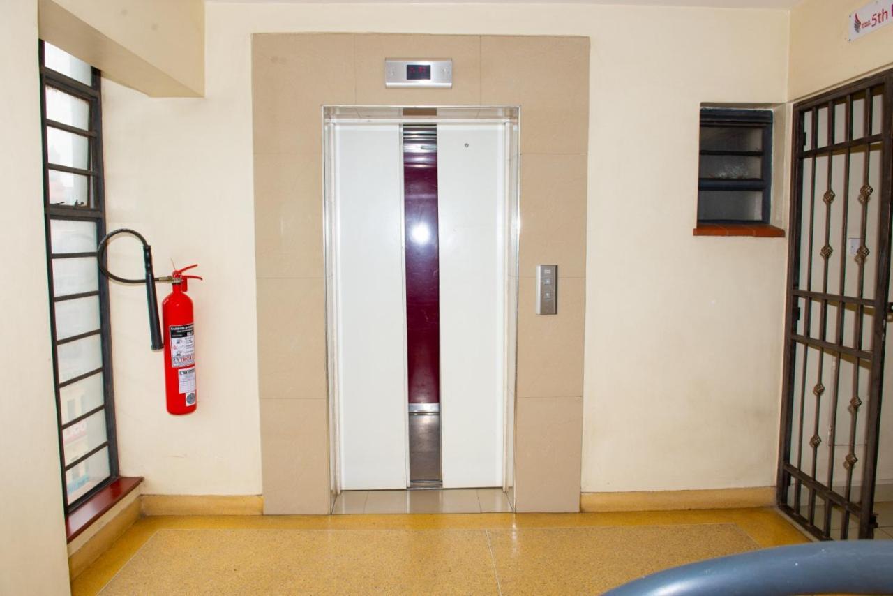 Mercy-Phillips Apartments Located At Eagle Tower Building Nairobi City Centre Esterno foto